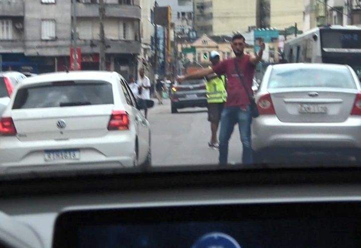 Imagem da noticia Ação dos flanelinhas desafia fiscalização em São Paulo na véspera de Natal 