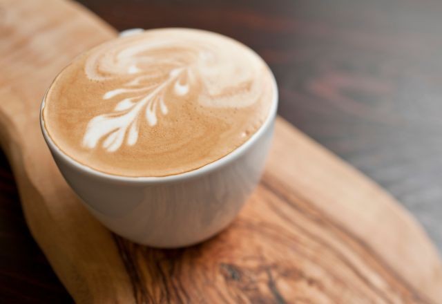 Flat White: Conheça o café que é o Google Doodle especial desta segunda