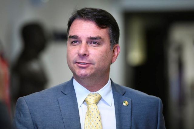 Imagem da noticia ‘Montanha pariu um rato’, diz Flávio sobre áudio de reunião entre Ramagem e Bolsonaro 