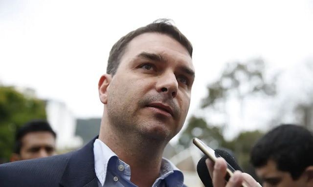 Imagem da noticia "PGR se rebaixa", diz Flávio Bolsonaro após denúncia contra o pai