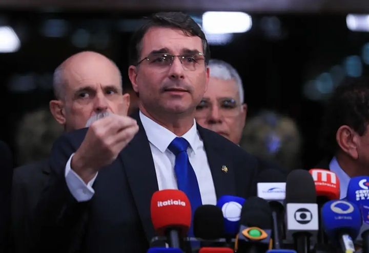 Imagem da noticia Moraes decretou prisão de Bolsonaro por violação de tornozeleira e risco de fuga após convocação de vigília