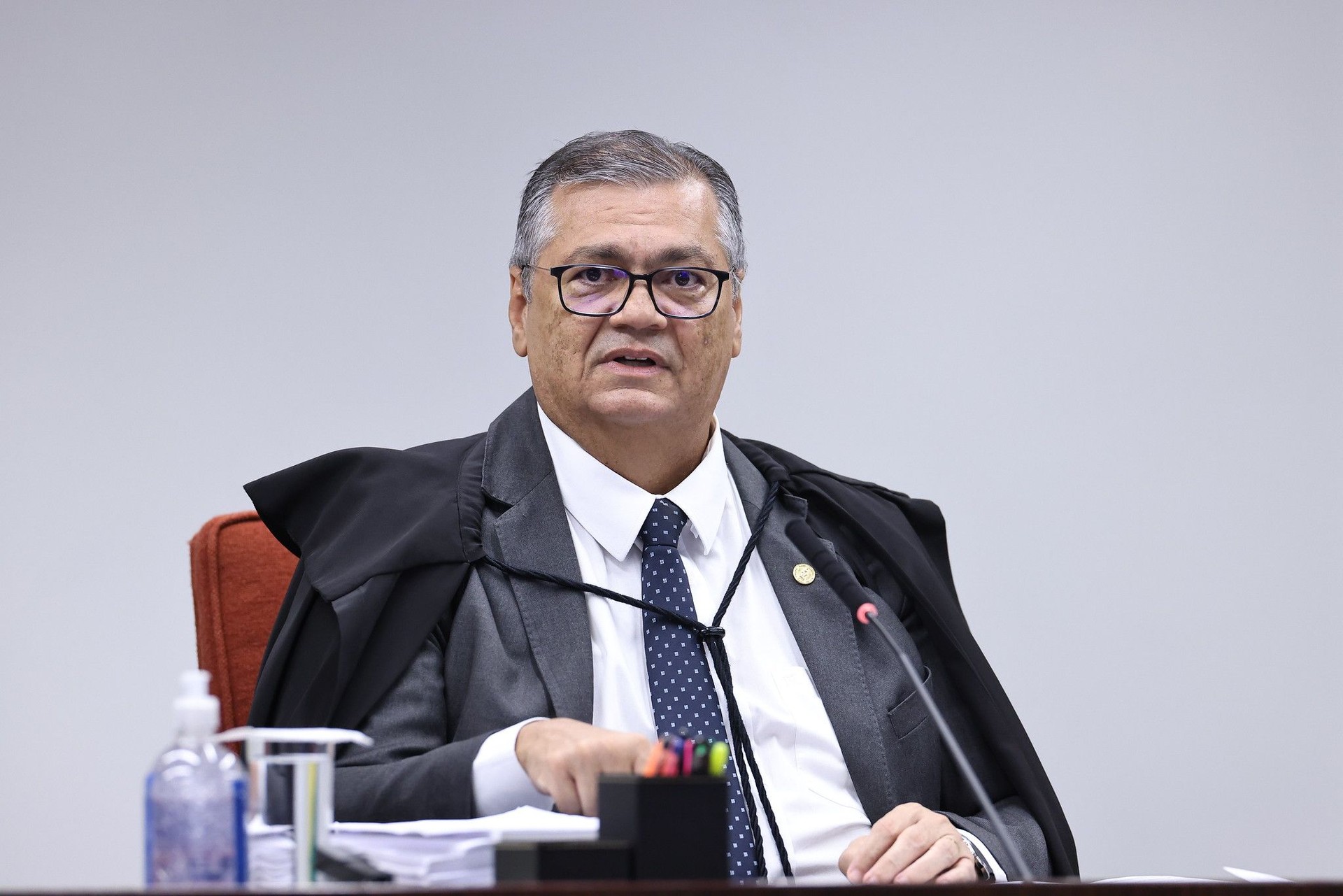 Imagem da noticia PF cumpre mandado de busca e apreensão contra blogueiro suspeito de perseguir Flávio Dino