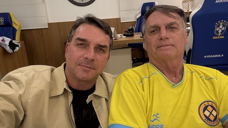 Imagem da noticia Moraes nega pedido para flexibilizar horário de visitas a Bolsonaro após Flávio chegar atrasado