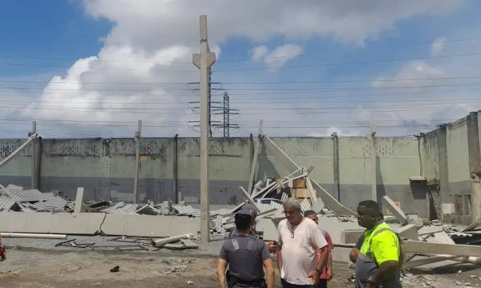 Imagem da noticia Galpão desaba no Porto de Santos e quatro pessoas ficam feridas