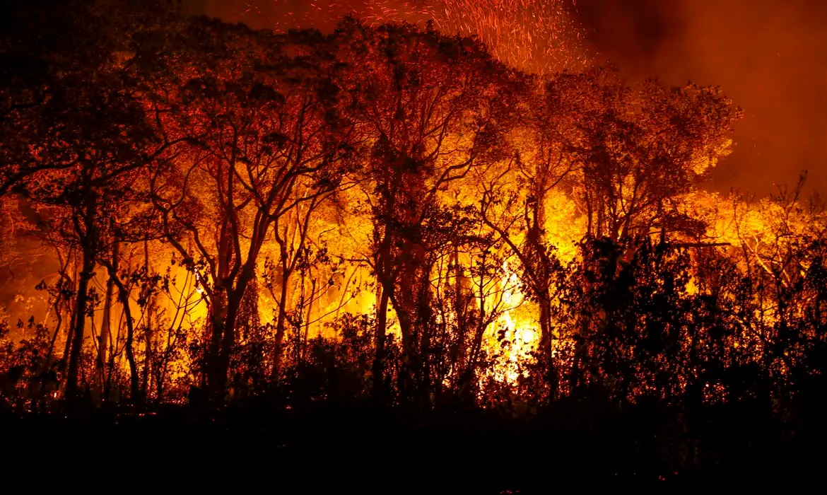 Governo vai enviar R$ 514 milhões para combater incêndios na Amazônia