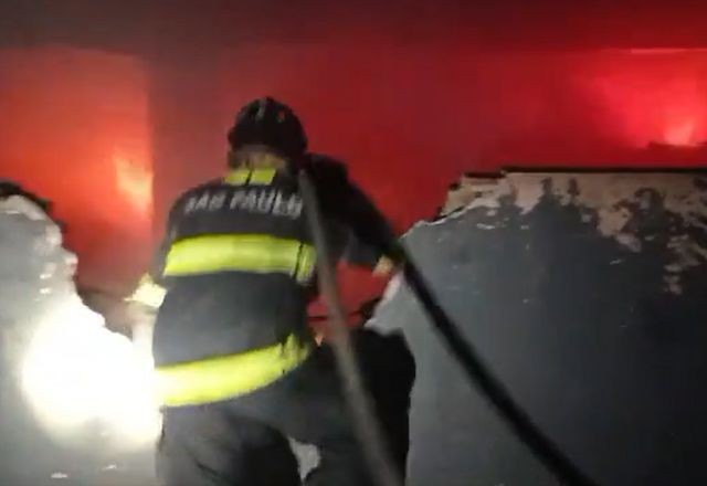 Imagem da noticia Incêndio atinge fábrica de tecidos na zona leste de São Paulo