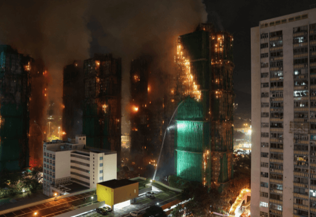 Imagem da noticia Hong Kong ainda tem 300 desaparecidos após incêndio em conjunto habitacional