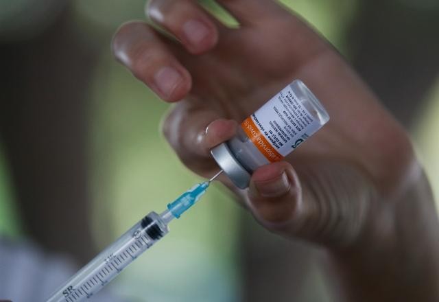 Brasileiros elegem 'Vacina' como a palavra do ano de 2021
