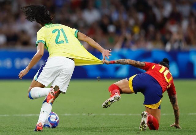 Jenni Hermoso critica Brasil após derrota na semifinal das Olímpiadas: "Não joga futebol"