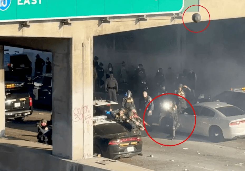 Imagem da noticia Fotógrafo flagra momento em que é atingido por policial em protestos em Los Angeles