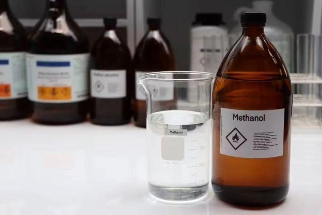 Imagem da noticia Sobe para 24 o número de casos confirmados de intoxicação por metanol; suspeitos chegam a 235