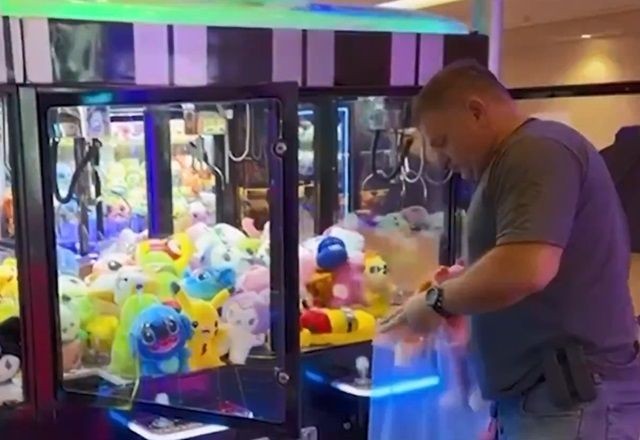 Imagem da noticia Máquinas de bichos de pelúcia eram programadas para enganar vítimas, diz polícia