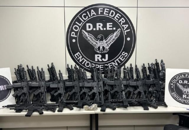 Imagem da noticia Polícia Federal apreende 47 fuzis em condomínio de luxo no Rio de Janeiro