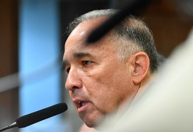 Imagem da noticia General Dutra nega omissão do Exército para desmobilizar acampamento no QG