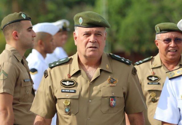 Imagem da noticia Bolsonaro apresentou minuta do golpe a comandantes das Forças Armadas, confirma ex-chefe do Exército