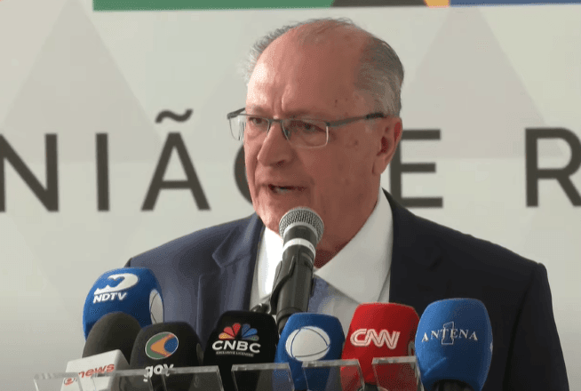 Imagem da noticia Governo reunirá indústria e agro para discutir tarifa de Trump na terça-feira, diz Alckmin 