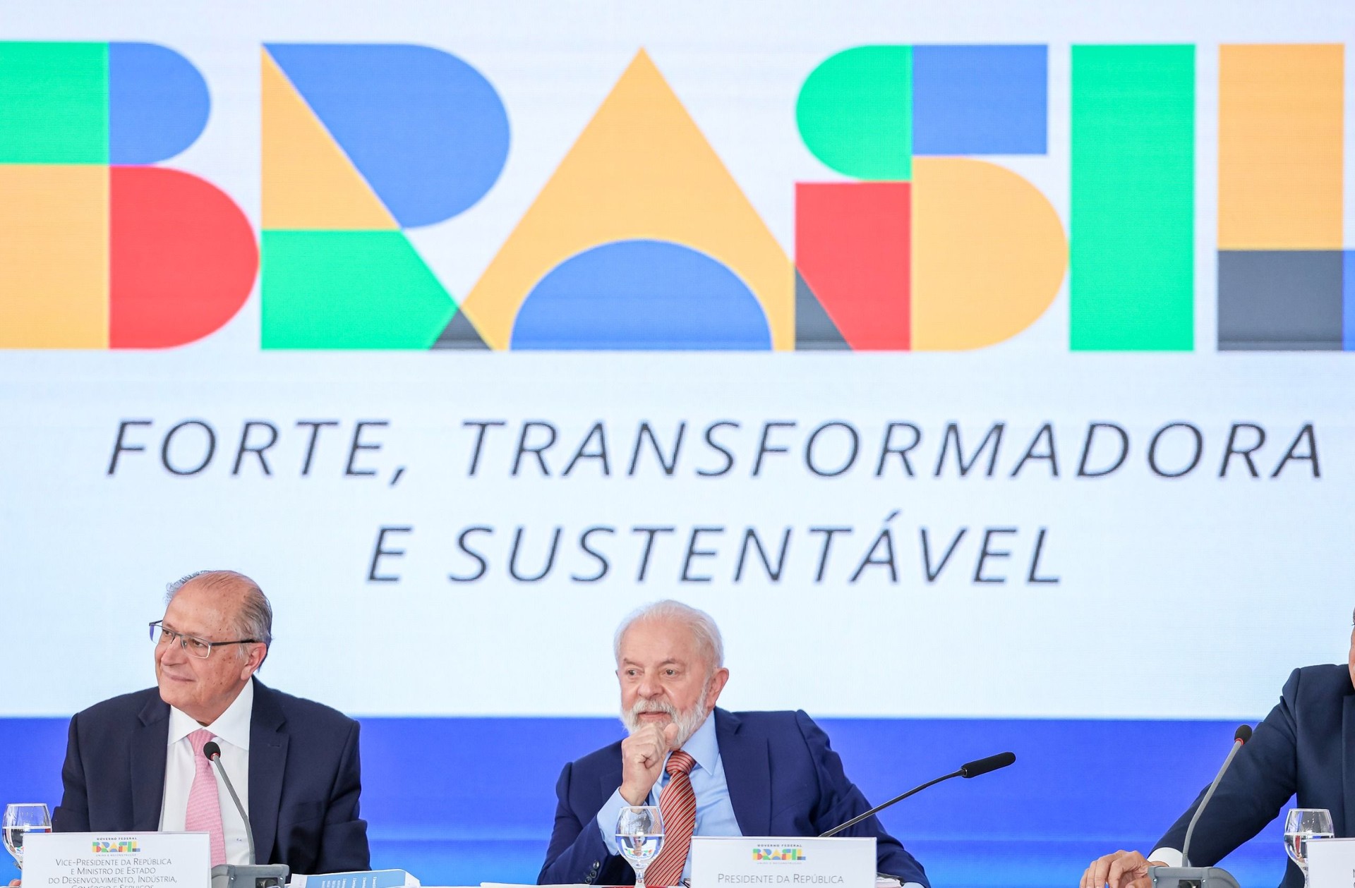 Imagem da noticia Governo lança nova política industrial com R$ 300 bilhões em financiamentos até 2026