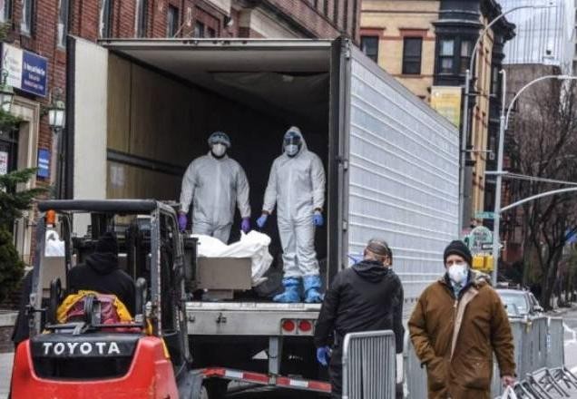 Governador de Nova York anuncia novas restrições para conter pandemia