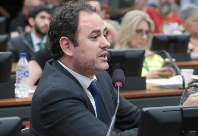 Imagem da noticia Conselho de Ética aprova continuidade de processo contra deputado federal Glauber Braga