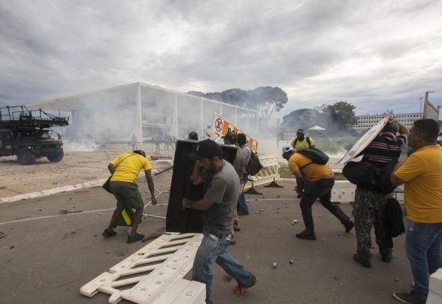 CPMI vai apurar se joias de Bolsonaro financiaram atos golpistas