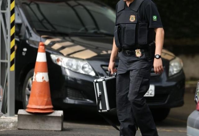 Governo se reúne com policiais na tentativa de jogar aumento para 2023