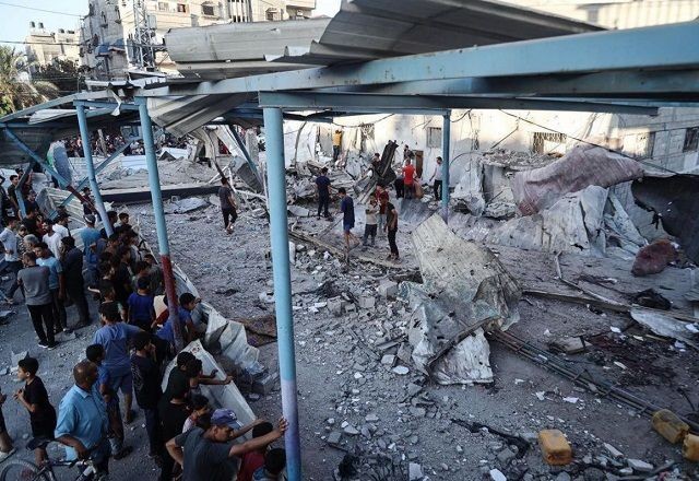 Imagem da noticia Governo de Gaza diz que 16 pessoas foram mortas em ataque israelense a escola administrada pela ONU
