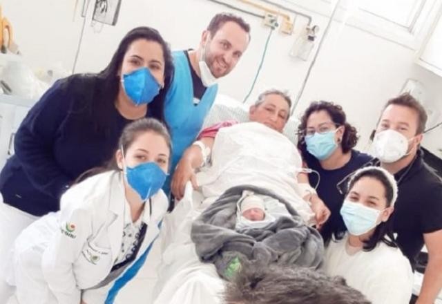 Mulher de 43 anos dá à luz sem saber que estava grávida em Santa Catarina