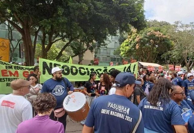 Imagem da noticia Para evitar greve, governo propõe negociar reajuste com servidores e aumentar benefícios