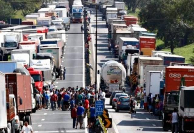 Imagem da noticia Presidente faz novo apelo a caminhoneiros: "não façam a greve"