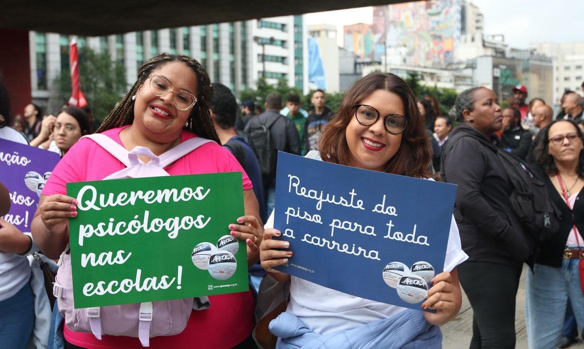 Imagem da noticia Pelo menos 17 universidades federais entram em greve 
