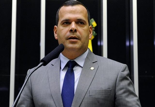 Imagem da noticia Em Duque de Caxias, PF mira "central das fraudes" de vacinação