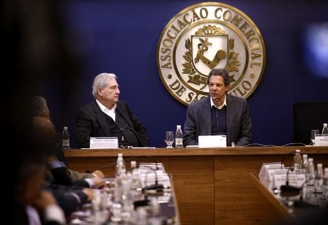 SP: Haddad conversa com empresários em Associação Comercial