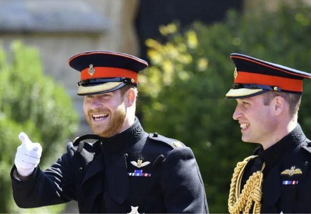 Imagem da noticia Príncipe William agrediu Harry fisicamente, diz jornal