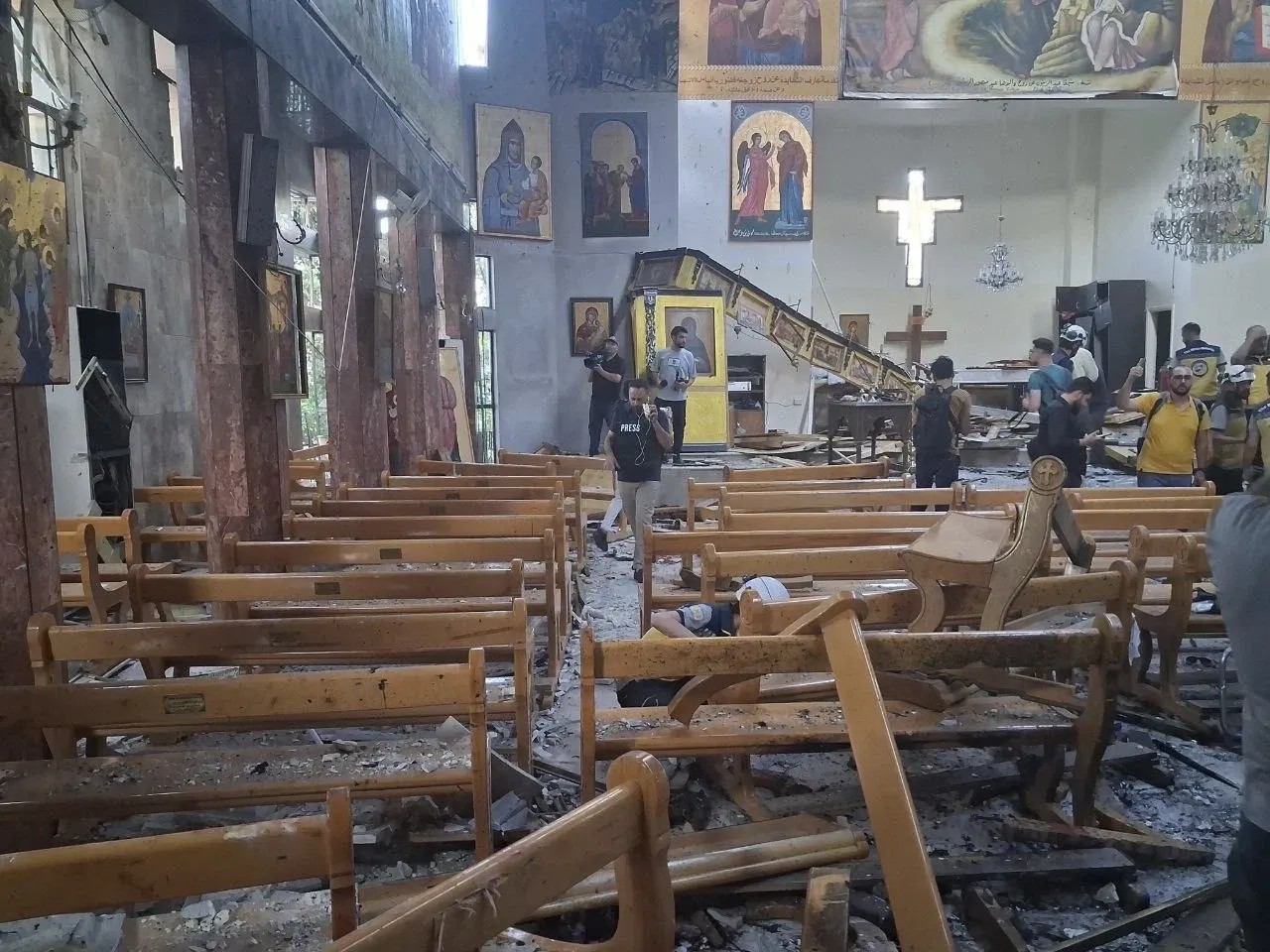 Imagem da noticia Homem-bomba mata pelo menos 13 pessoas durante missa em igreja na Síria