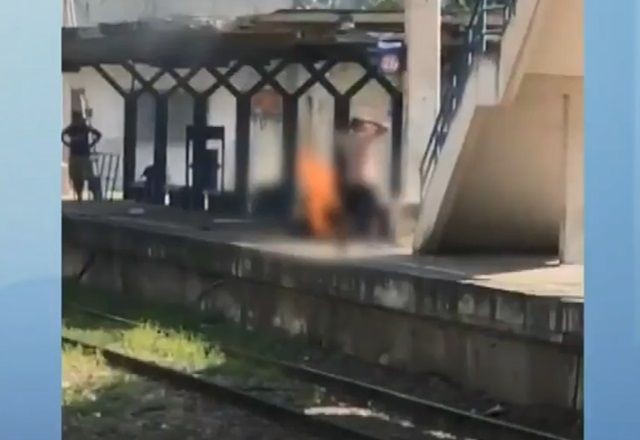 Mulher é incendiada por ex-marido em estação de trem do RJ 