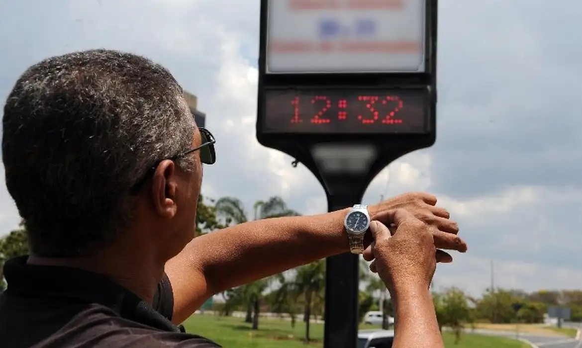 Imagem da noticia Horário de verão vai voltar? Veja o que diz Ministério de Minas e Energia