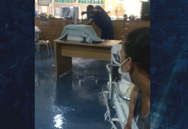 Temporal inunda enfermarias do maior hospital de Recife