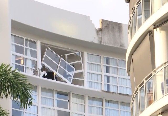 Helicóptero não autorizado bate em hotel e mata piloto na Austrália