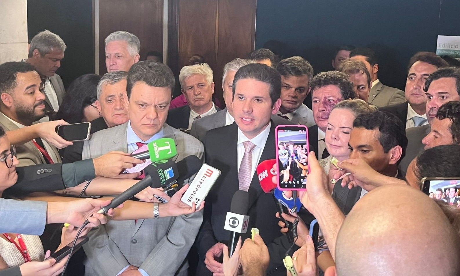 Imagem da noticia De PT ao PL, candidato de Lira na Câmara garante votos quatro meses antes de eleição