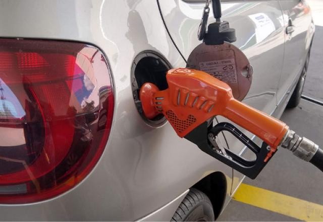 Imagem da noticia Com preço do combustível em queda, prévia da inflação cai 0,37%