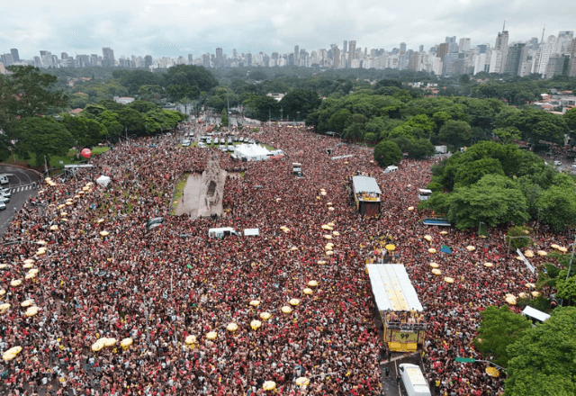 Imagem da noticia Ivete bate recorde em SP, mas sufoco e falta de sinal irritam foliões no Ibirapuera