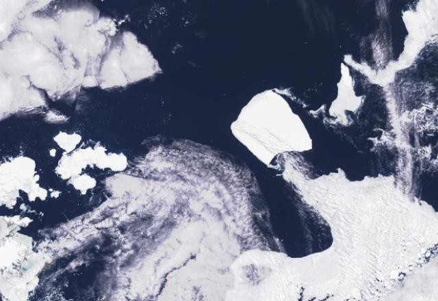 Imagem da noticia Iceberg três vezes maior que Nova York se solta após três décadas encalhado