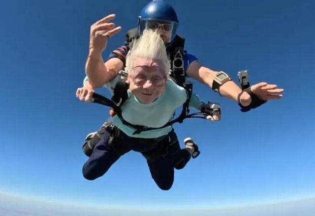 Imagem da noticia Idosa que saltou de paraquedas aos 104 anos morre nos Estados Unidos