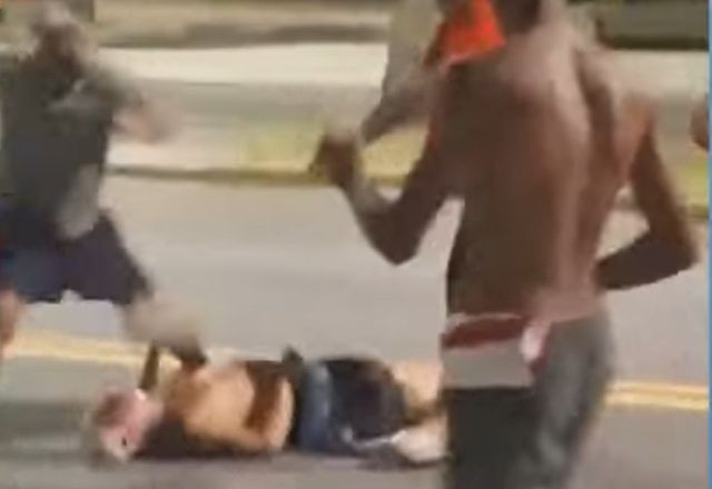 Imagem da noticia No litoral paulista, idoso é agredido por dupla em Porsche após pedir fim de barulho