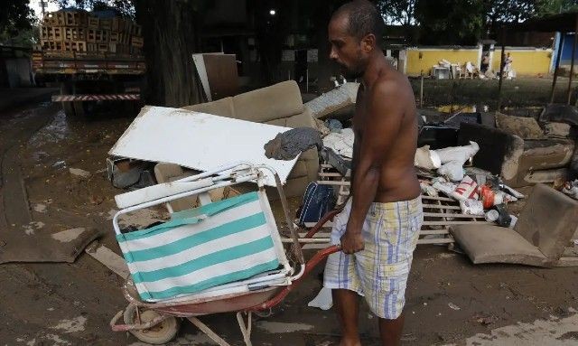Imagem da noticia Chuva no RJ deixa oito mortos e 650 pessoas desalojadas 