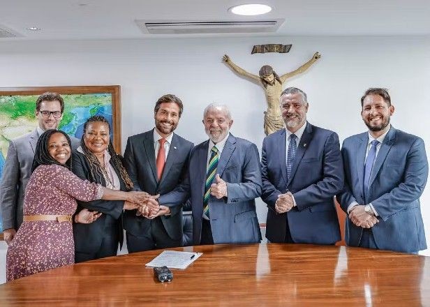 Imagem da noticia Lula sanciona leis que criam cotas para produções nacionais na TV e no cinema