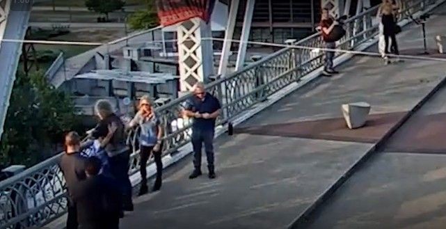 Imagem da noticia Bon Jovi convence mulher a não pular de ponte nos Estados Unidos