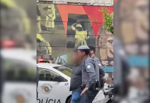 Imagem da noticia Policial militar utiliza marreta para quebrar carro blindado e prende suspeito