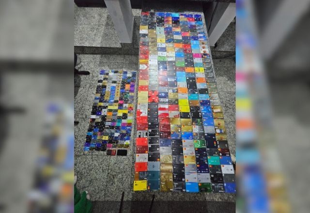 Imagem da noticia Homem é preso por receptação após ser flagrado com 452 cartões bancários
