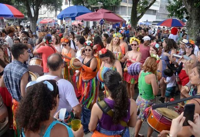 Capa de chuva no pré-carnaval? Confira as previsões nas principais capitais carnavalescas